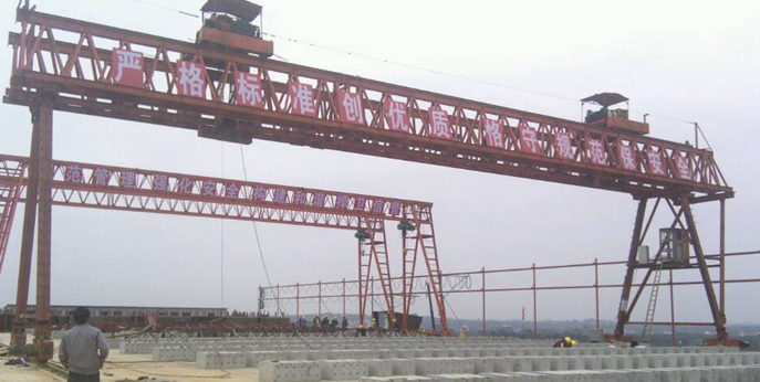 架橋建路用的T型梁造價(jià)要多少？提梁機該怎么選擇？?jì)r(jià)格是多少呢？