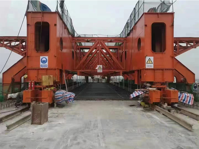 雙主梁移動(dòng)模架造橋機